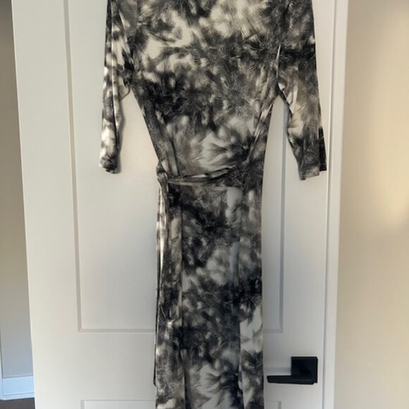 Olsen Wrap Dress in classic ivory and white - Picture 2 of 4